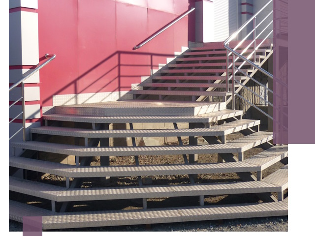 Лестницы для магазина в Верхней Пышме — изготовление и монтаж